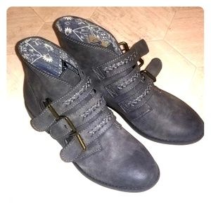 Gray roxy ankle buckle boots